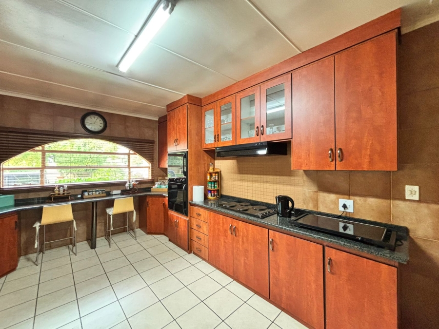 6 Bedroom Property for Sale in Flamwood North West